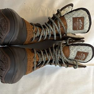 North Face Shallista ll Mid insulated waterproof lace up pac boots, size 6